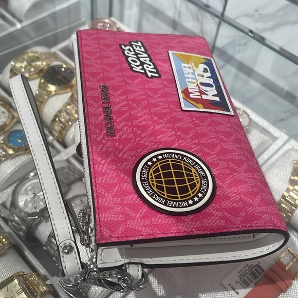 Michael Kors Jet Set Travel Lg Embellished Signature Logo Wristlet
Dragonfruit - Picture 13 of 16